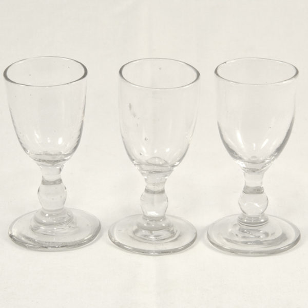 V 279 - Petits verres à liqueur  V 279 - Petits verres à liqueur  V 279 - Petits verres à liqueur