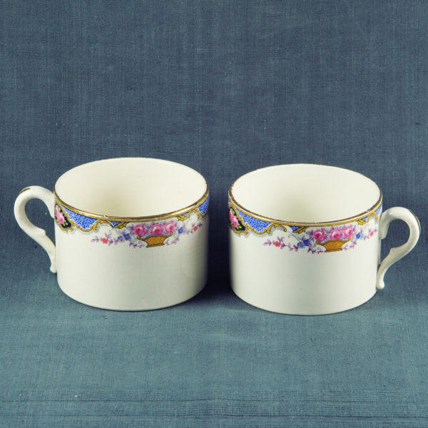 F 1667 - 2 tasses 1900