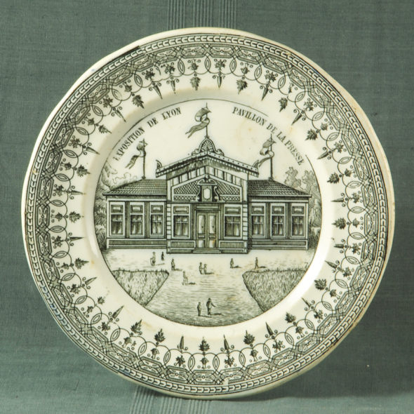 F 1795 – Assiette Expo Lyon faience de grigny XIXe