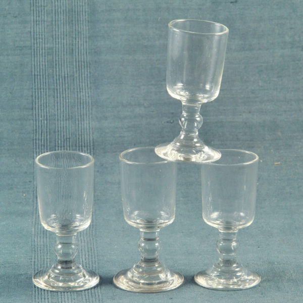 V 861 - 4 verres à alcool XIXème