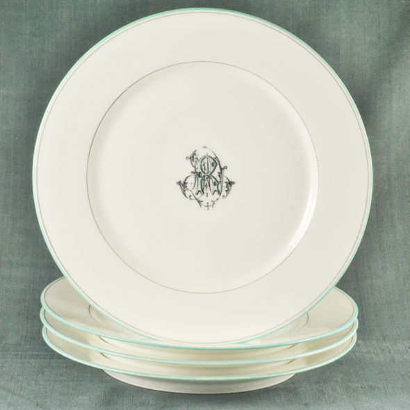 F 2354 – 4 assiettes en porcelaine XIXe