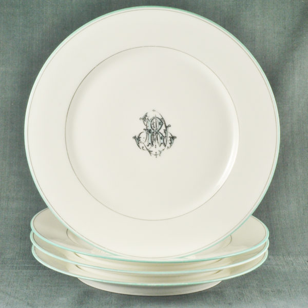 F 2354 - 4 assiettes en porcelaine XIXe