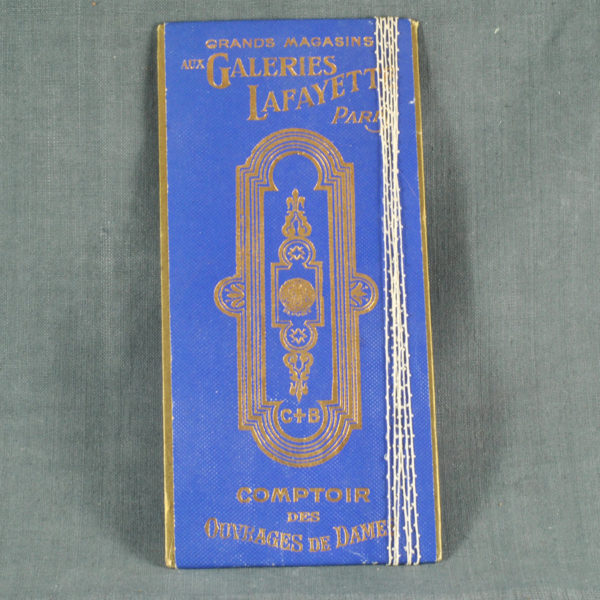 MER 300 - Mètrage de dentelle..."aux galeries Lafayette"