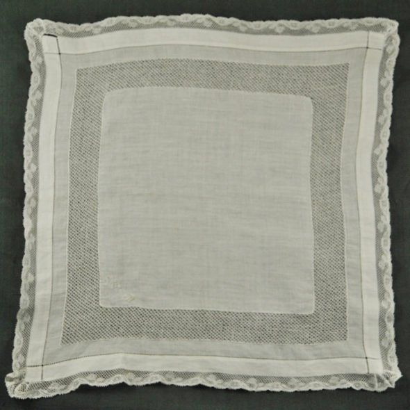 Mouchoir de mariée 1900 – L 1046