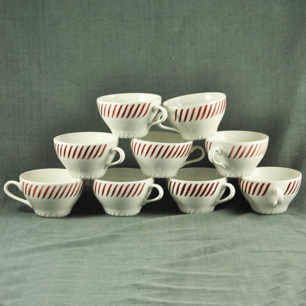 9 grandes tasses 1950 - F 3012