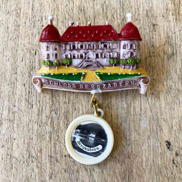 Broche souvenir 1950 de Schloss Bergzabern – B 1247