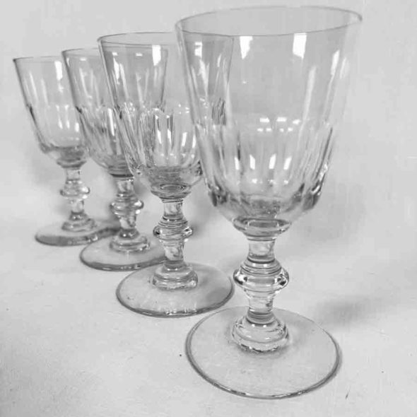 4 verres à pied 1900 – V 1590