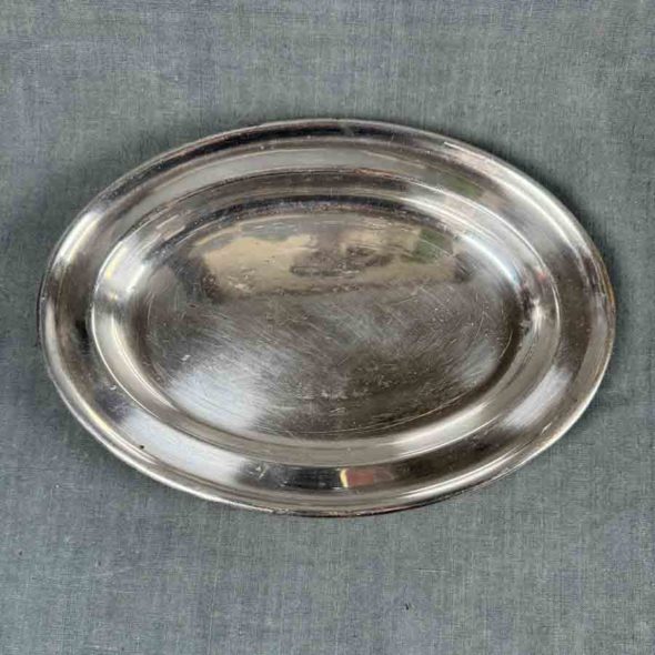Plat ovale en métal argenté – A 243