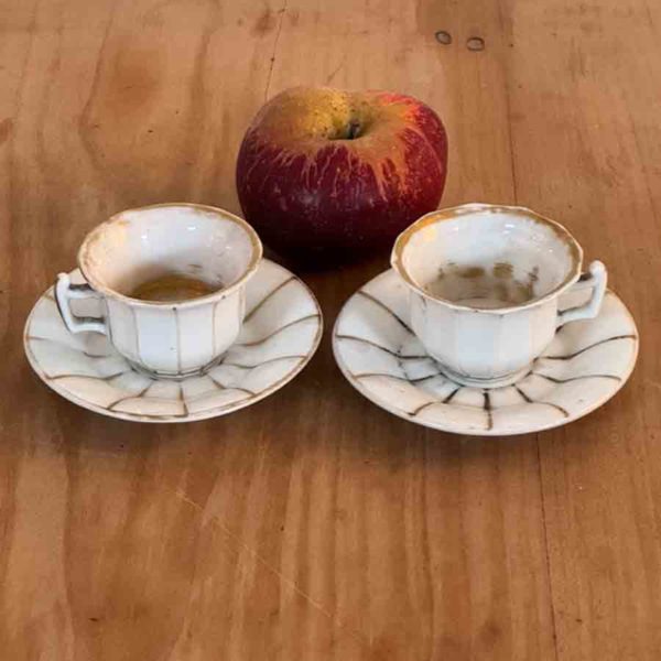 Paire de tasses de dinette 19éme