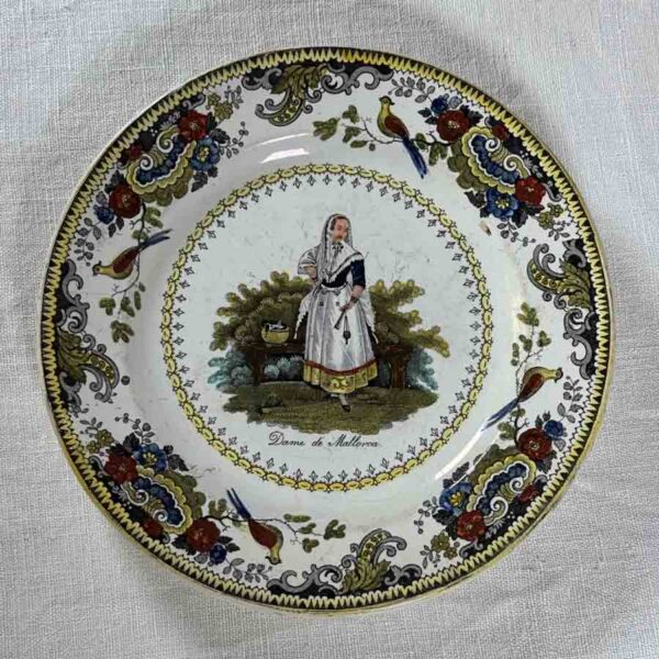 Assiette à vignette 19ème Creil "Dame de Mallorca" - F 4679