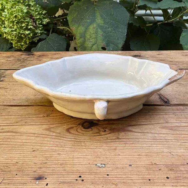 Saucière XVIIIème en terre vernissée blanc de Moustier - F 4700